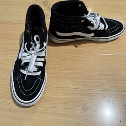 SHOES 9 9.5