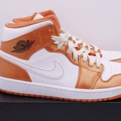 Jordan 1 mid se metallic orange size 4.5