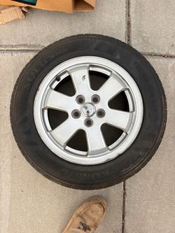 Toyota Alloy Wheel with Kumho Solus TA31 Tire