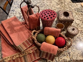Decorative Bathroom Accessory Set