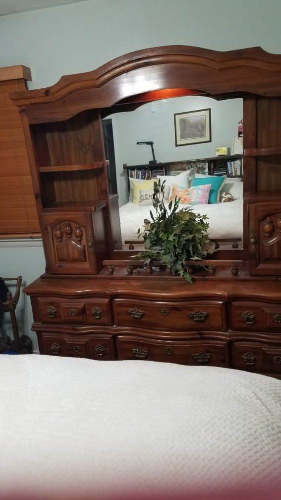King Bedroom Set. California king for Sale in Millersville, MD OfferUp