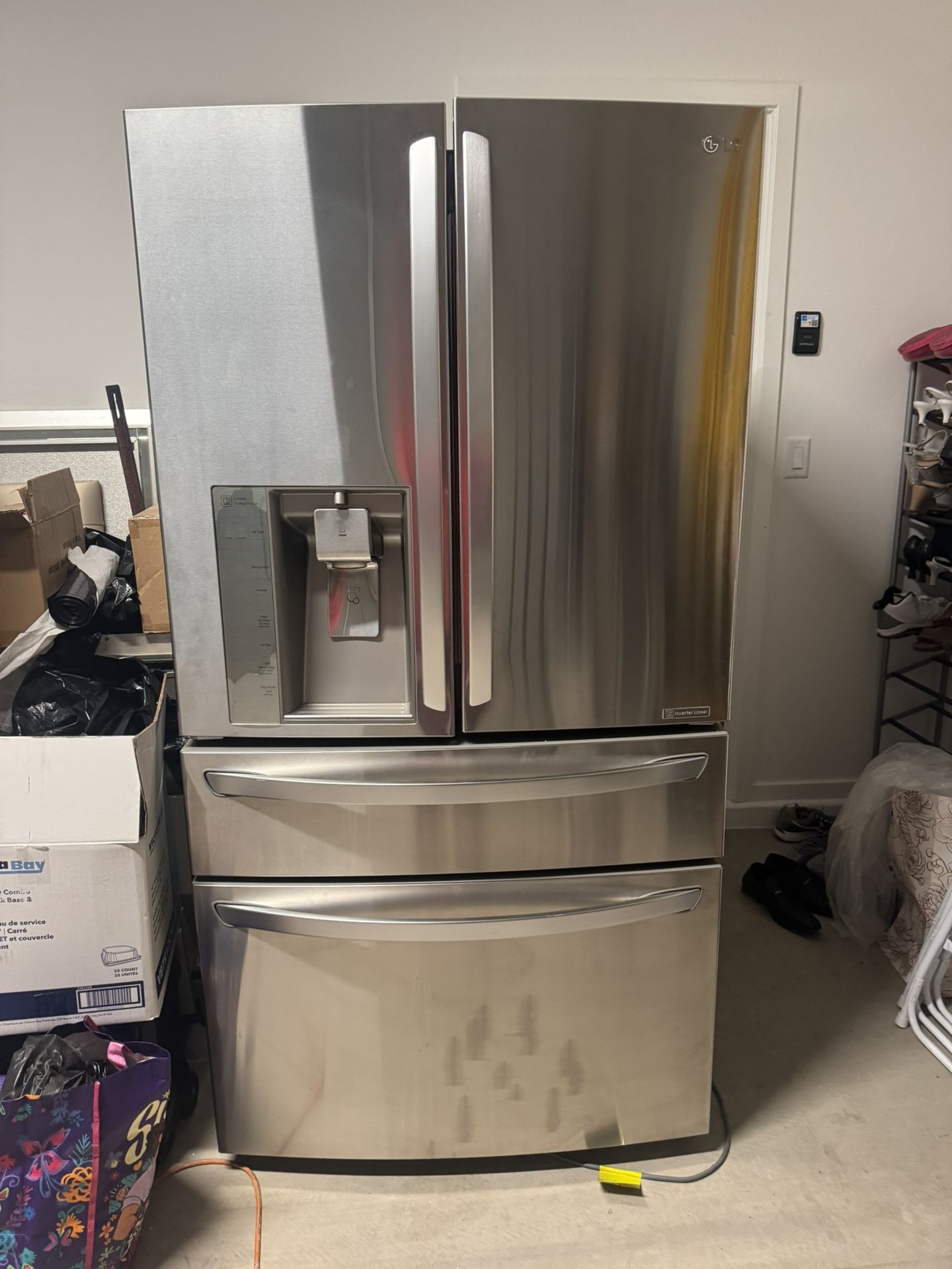 LG Refrigerator Everything Works