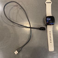 Fitbit Sense White/Gold With Charger 