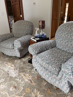 A pair of SMITH CRAFT UPHOLSTERED CHAIRS