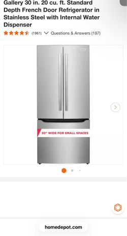 Frigidaire refrigerator ice and water￼ like new