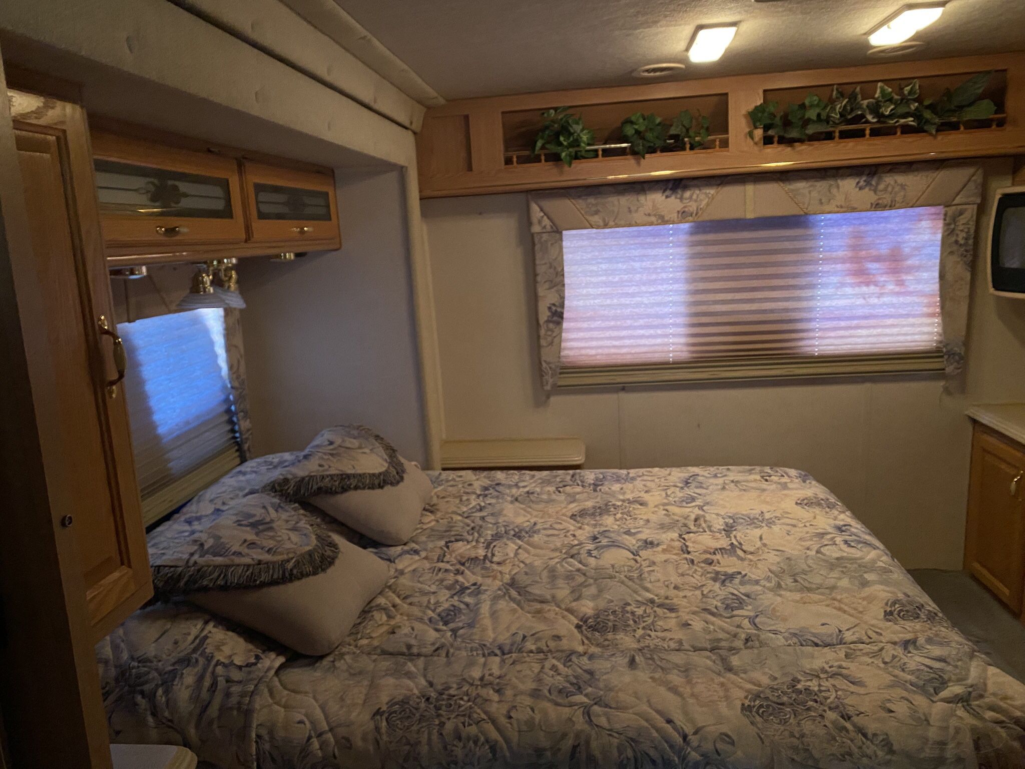 2002 Recall Airbus 32’ 2 Slides