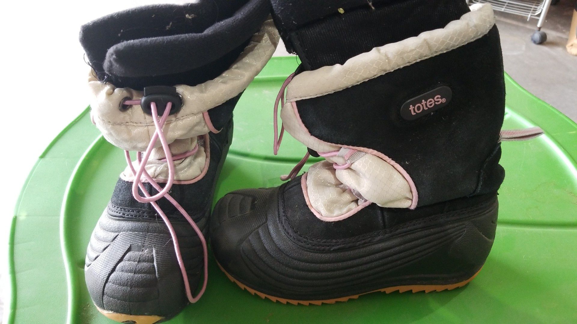 Girls snow boot size 13