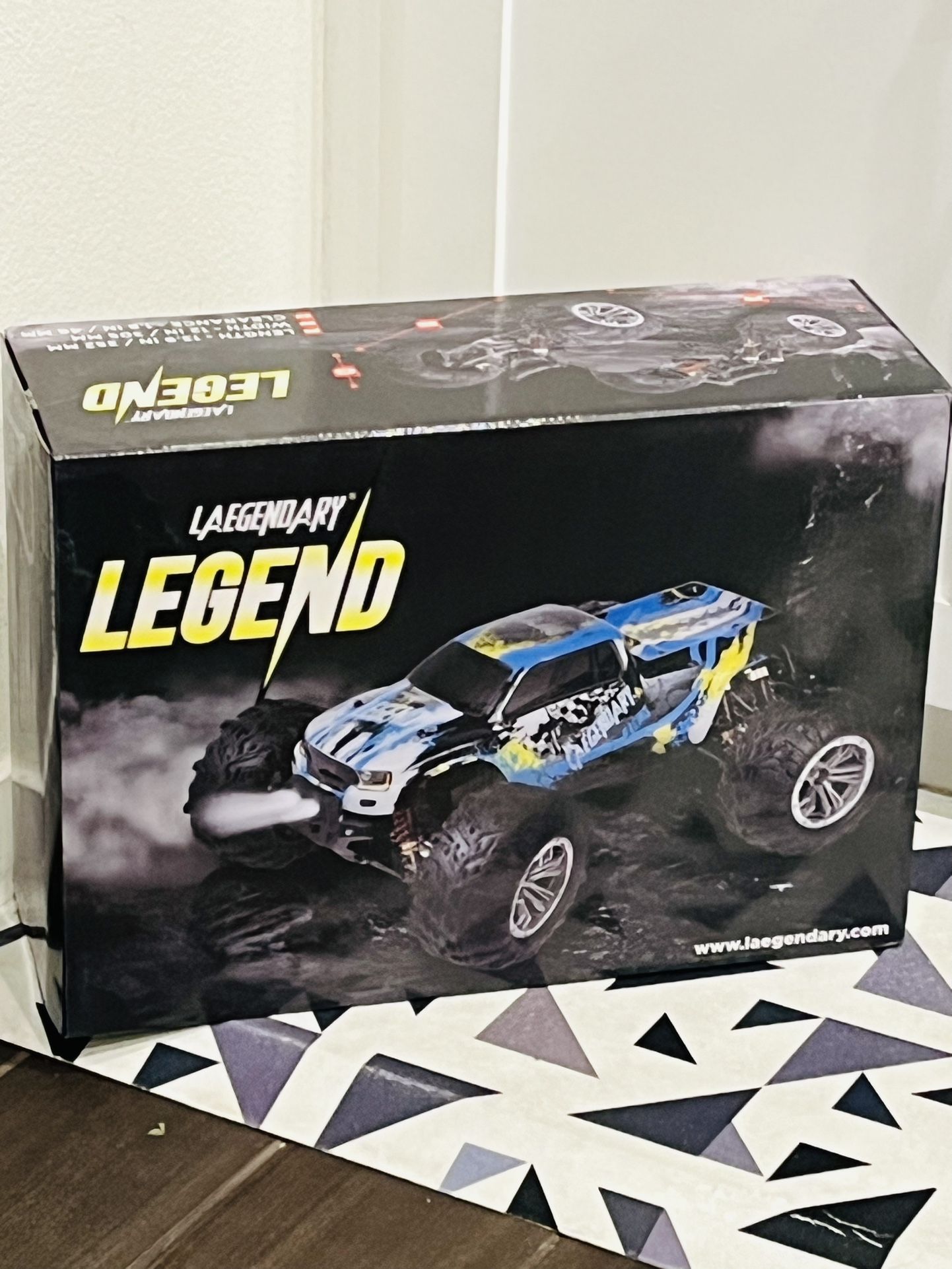 Brand new N Sealed Very Big LAEGENDARY 1:10 Scale 4x4 Off...