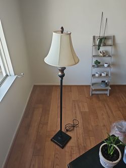 Tall standing lamp