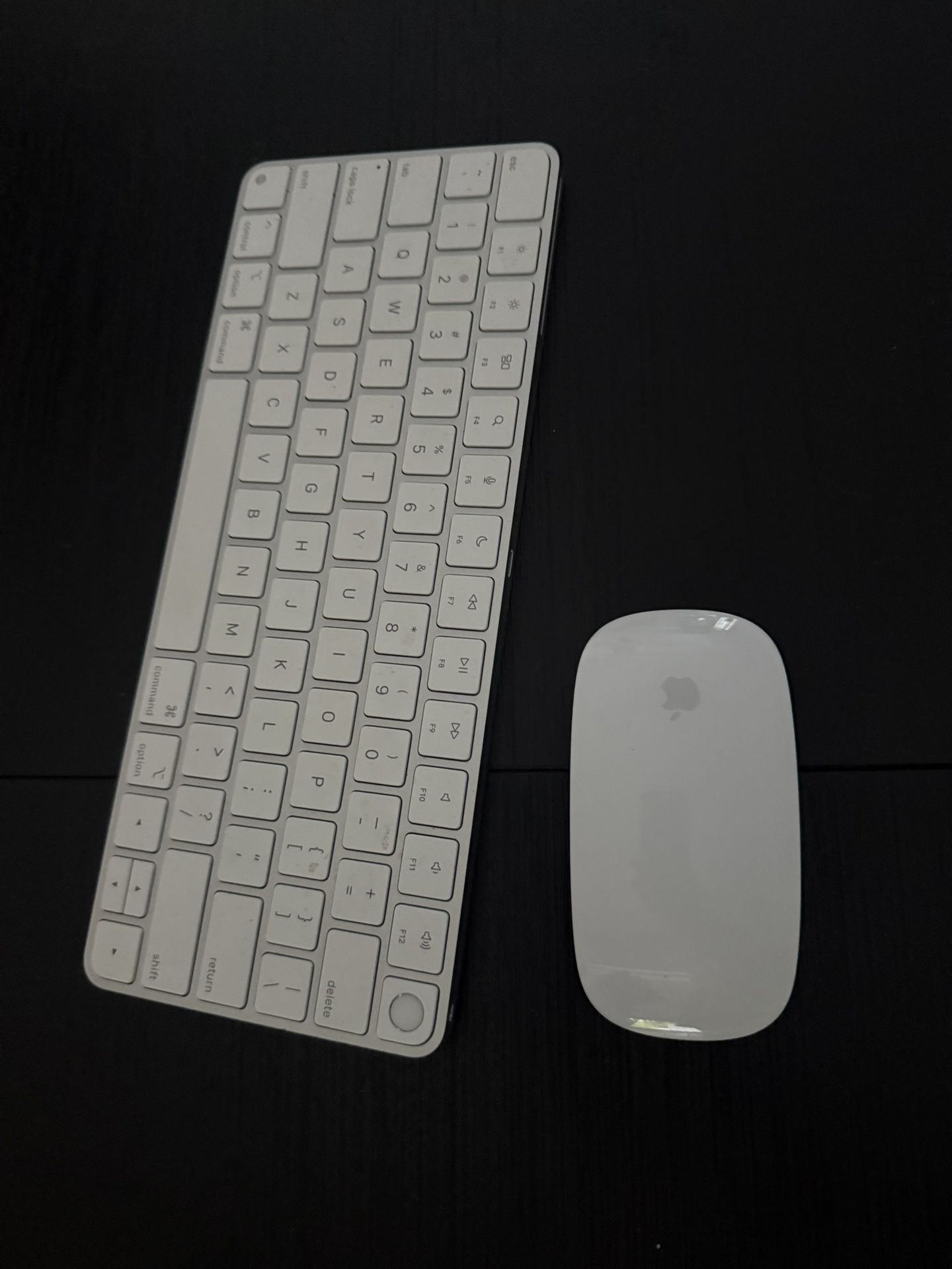 Brand New Apple Keyboard + Mouse wirelesse