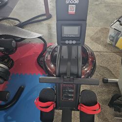 WR100 Rowing Machine 