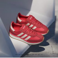 New Women Adidas Sneakers Size 7.5