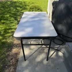 Portable folding table
