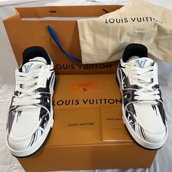 New Authentic Louis Vuitton trainer graphic print Sneakers (Size