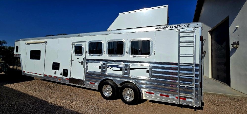 2022 4 Horse Slant LQ  "NEVER USED"