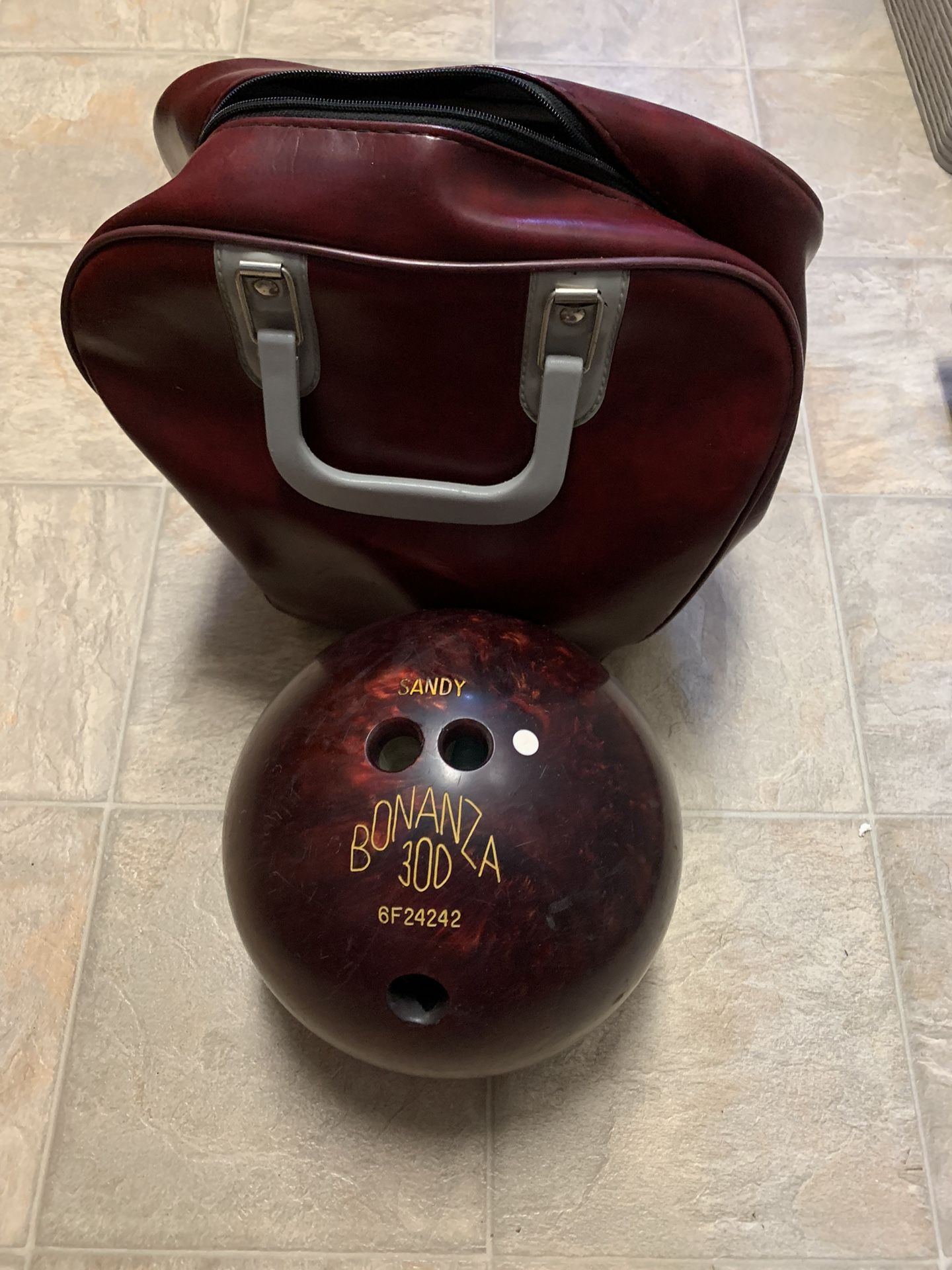 Bonanza 300 Bowling Ball With Bag