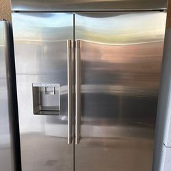 48 Inch Wide 28.6 Cu. Ft. Side By Side Refrigerator