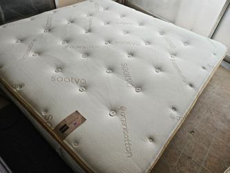 Saatva Látex Hybrid
King Mattress Only,
300 dlls free delivery
In good conditions