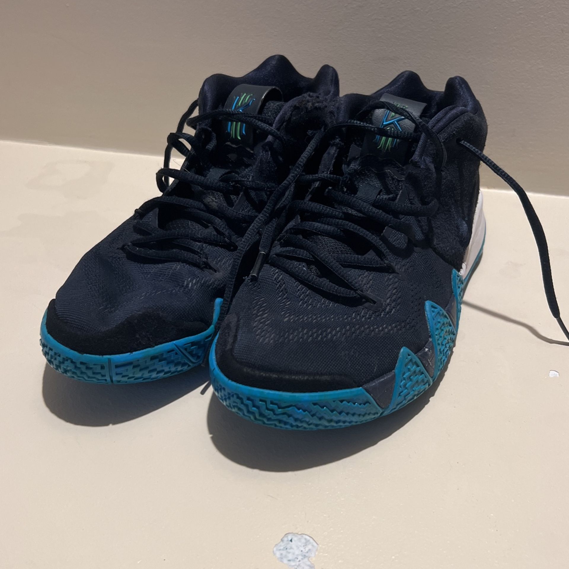 Nike Kyrie 4 Dark Obsidian ‘Think Twice’   Size: 9