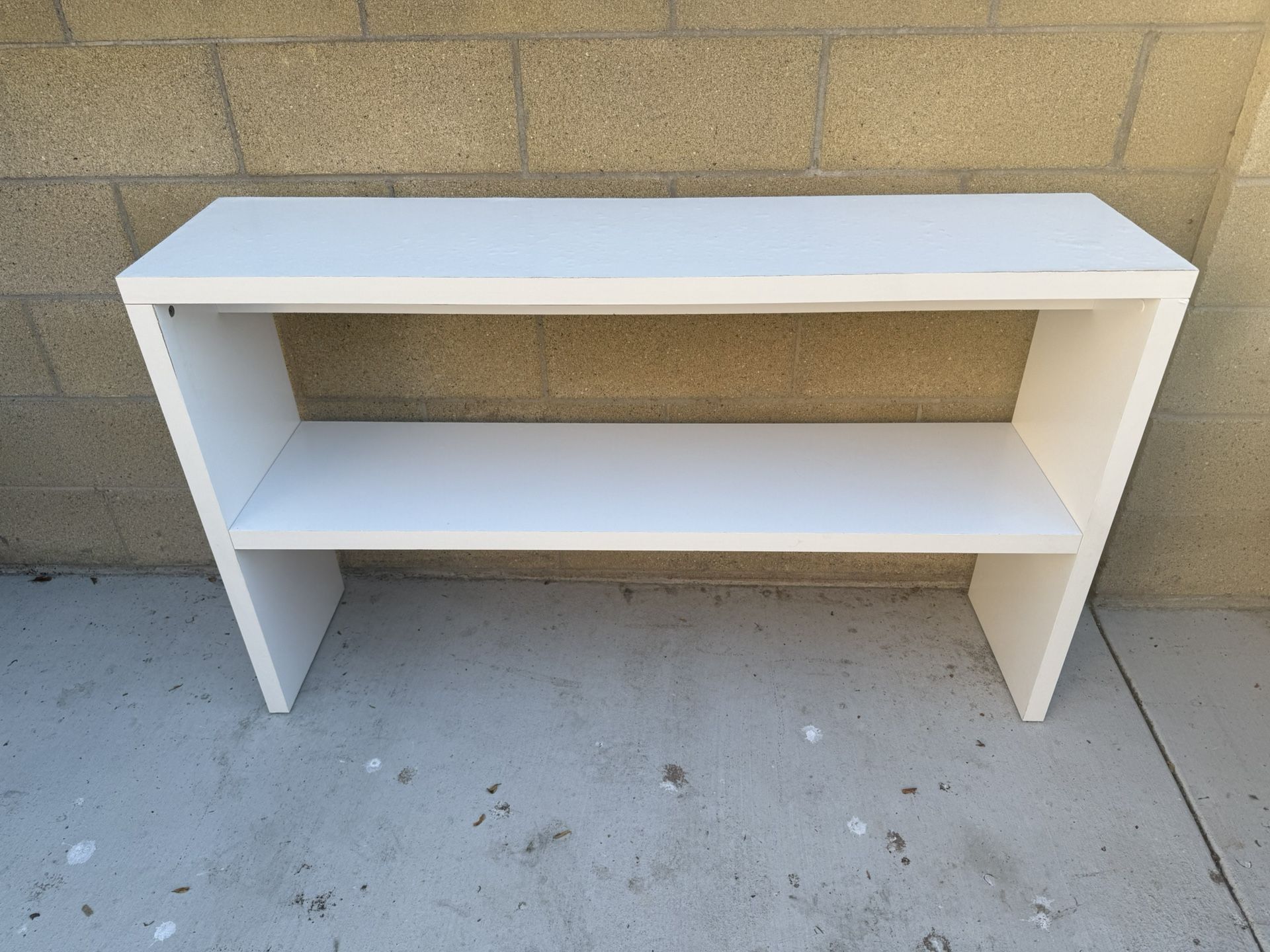 📣 FREE ALERT! 2 shelf console table