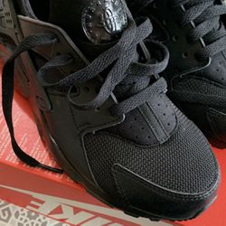 Black Nike Huarache