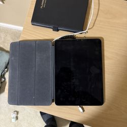 iPad Pro 2021 With Case 