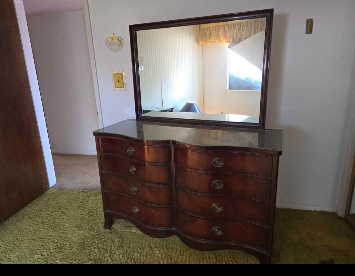 Vintage Drexel 8 Drawer Dresser With Original Mirror