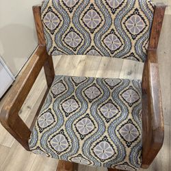 Game Room Swiveling Chairs 