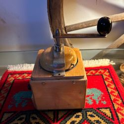 MOLINILLO ANTIGUO DE MADERA Y METAL