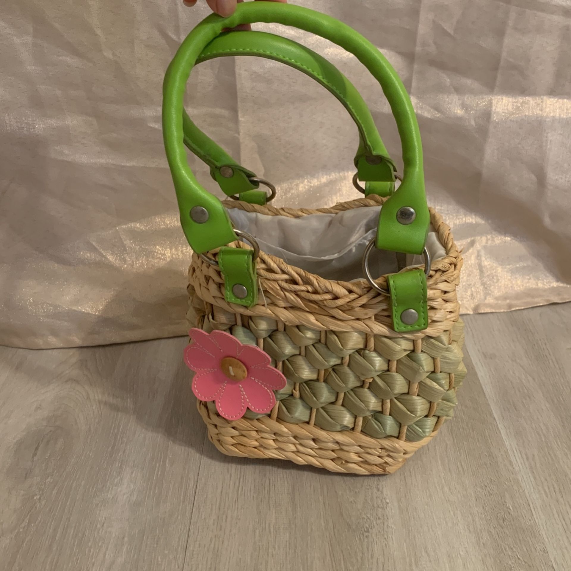 Vintage 2000s Woven basket/purse 