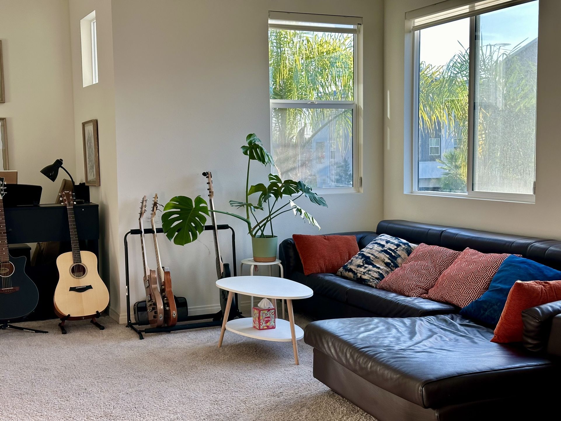 Modern Leather Sectional Sofa with Chaise