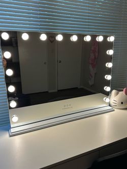Vanity mirror