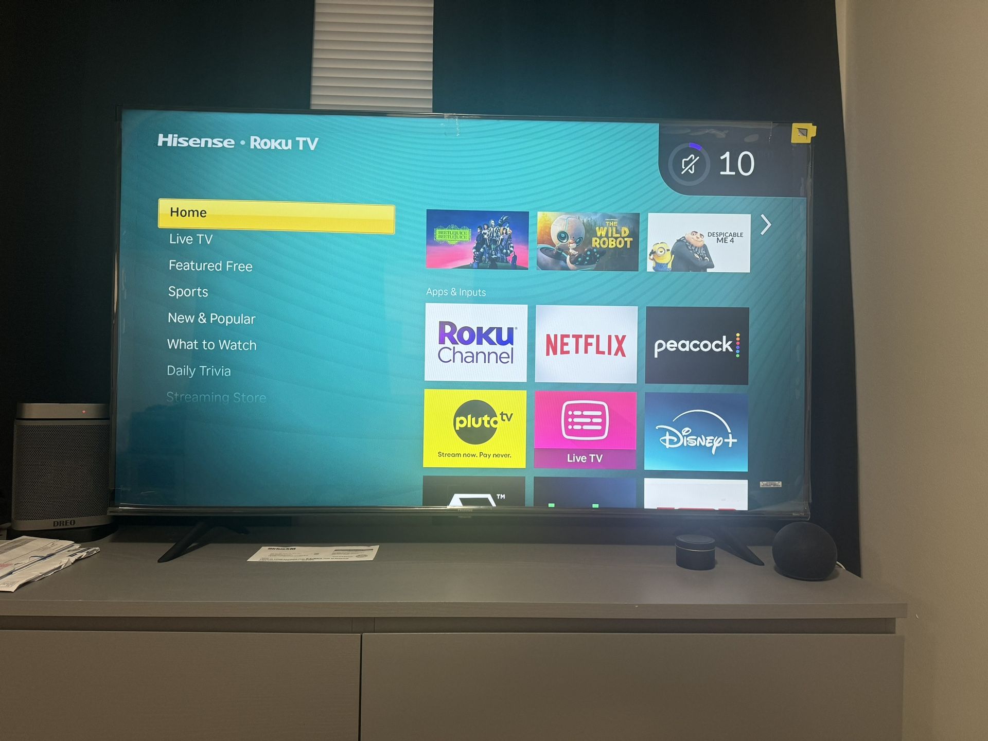 Hisense 58"  Roku Smart TV 