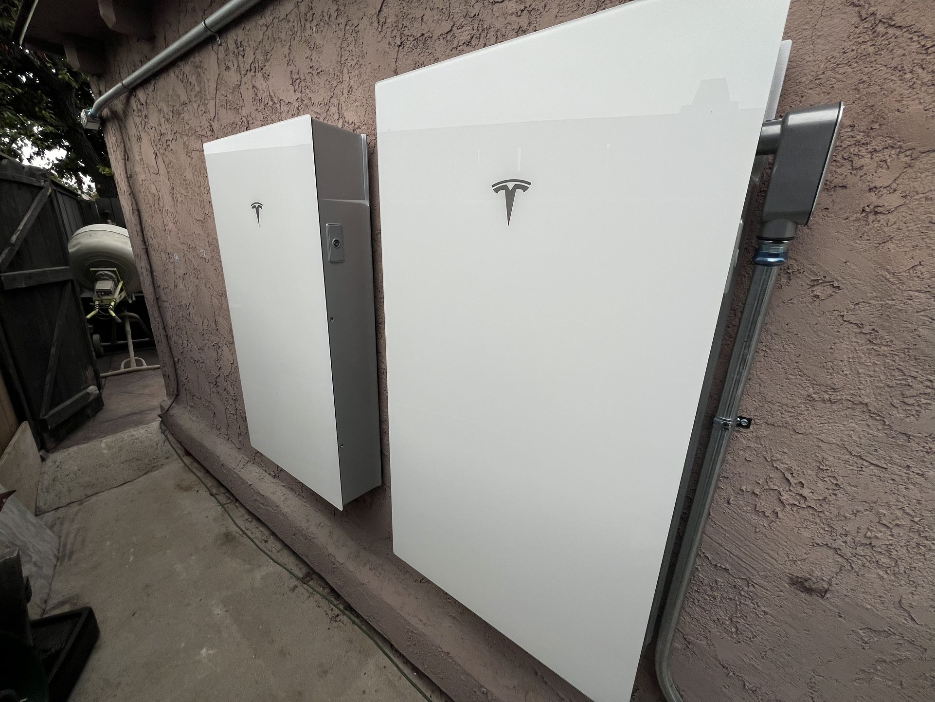 Tesla Chargers, Tesla Powerwall,Home Batteries Solar