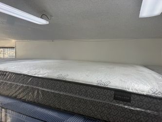 KING SIZE AIRELOOM (FIRM) HYBRID MATTRESS & BOX SPRINGS BED SET