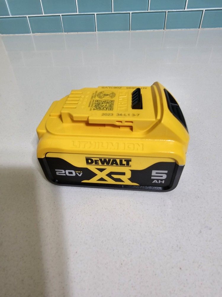DeWalt battery 20 volt 5AH BRAND NEW Batería DeWalt 20 voltios 5AH NUEVA