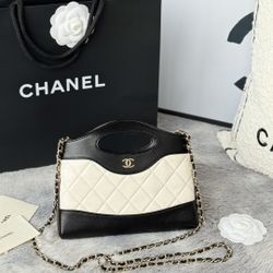 𝐂𝐡𝐚𝐧𝐞𝐥 Light Gold Clasp Houndstooth Chain Shoulder Bag with Side Handle and Tote Design