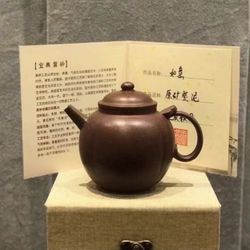 Handmade purple clay pot, raw ore purple mud, 220cc, author: Wang Yan, national assistant arts and Crafts artist. Process: All handmade. The pot type 