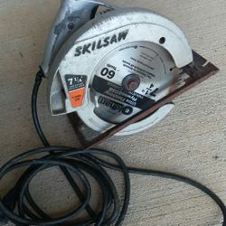  Vintage Skilsaw #574 7 1/4" Circular Saw W/Metal Storage Case 