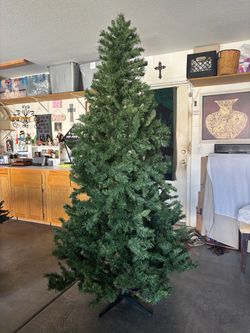 7.5 Ft. Christmas tree, Excellent Condition, Very clean in a pet free & smoke free home