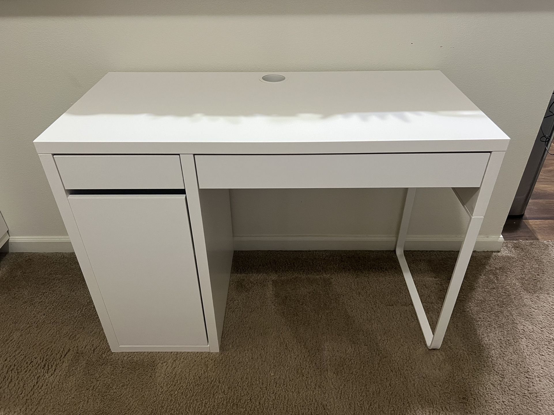 IKEA MICKE Desk 