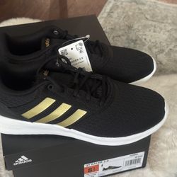 Adidas Women’s Shoes Size 8.5  / Brand New 