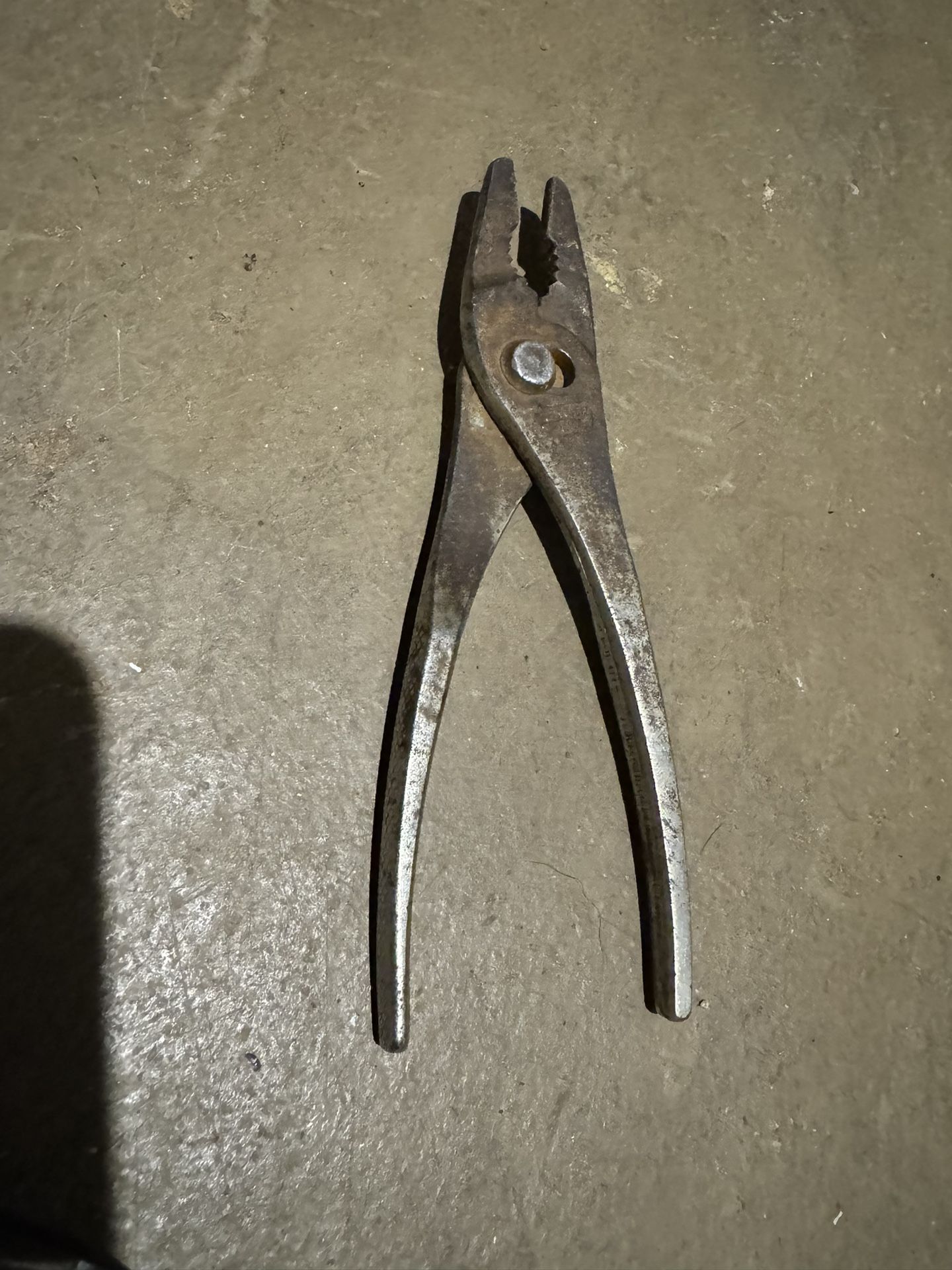 PLIERS (NEEDLE NOSE)