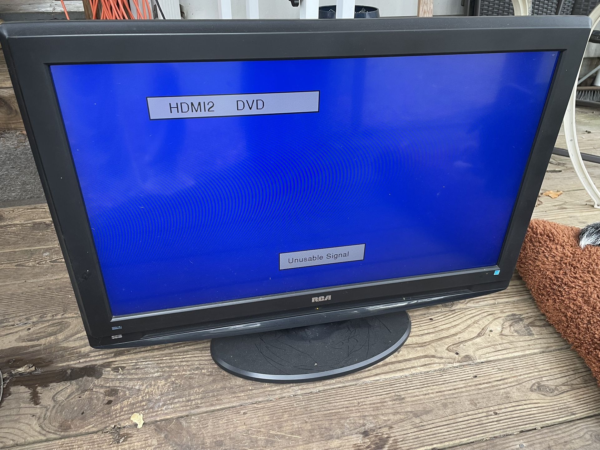 RCA Flat Screen Vintage TV - Model L32HD31-E