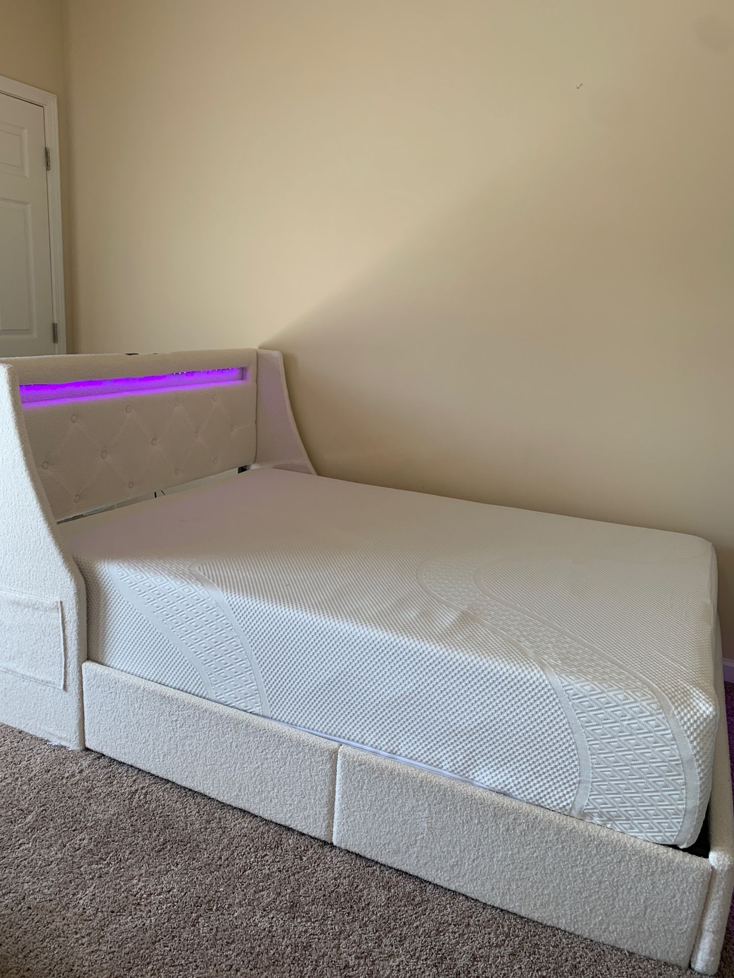 Two Full Size Beds With Mattress For Sale. Six Months Old Furniture
