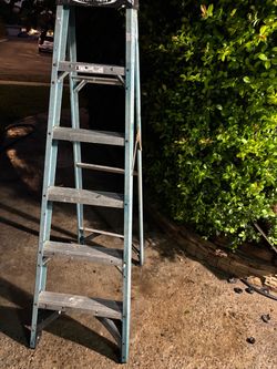 Used 6 feet fiberglass alluminium ladder