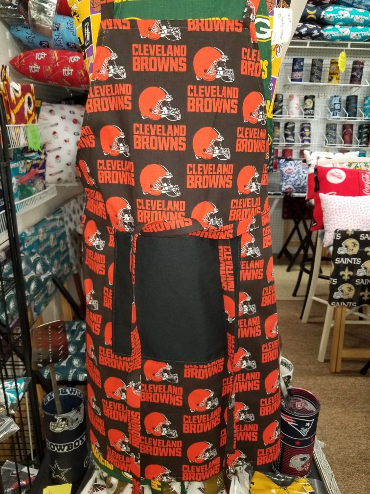 Cleveland Browns large apron with pocket