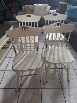 Set of 4 wooden chairs $30