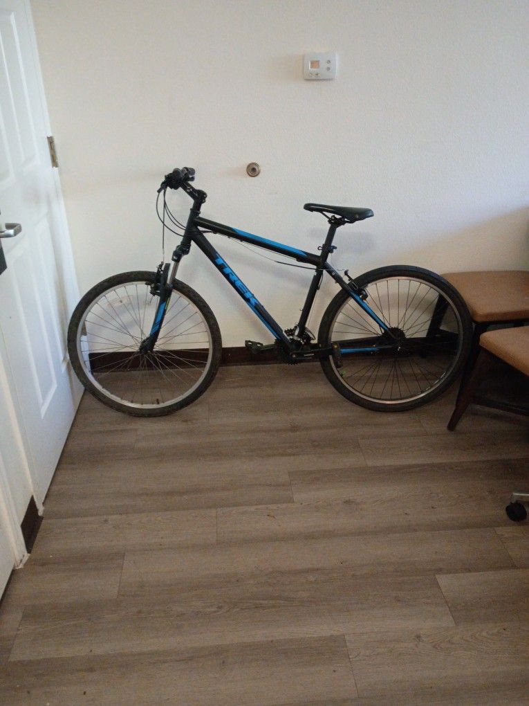 Brand New Not Used Trek Bike Needs Chain Kickstand And Right Brake Needs Reconnect