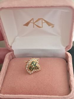 Vintage Alpha Kappa Alpha Sorority Pin 10k gold